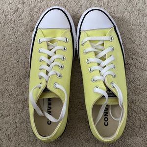 Size 8 neon yellow low top converse